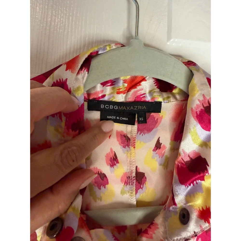 BCBG‎ Max Azria XS Colorful Satin Blouse Y2K Dopamine Dressing Animal Print